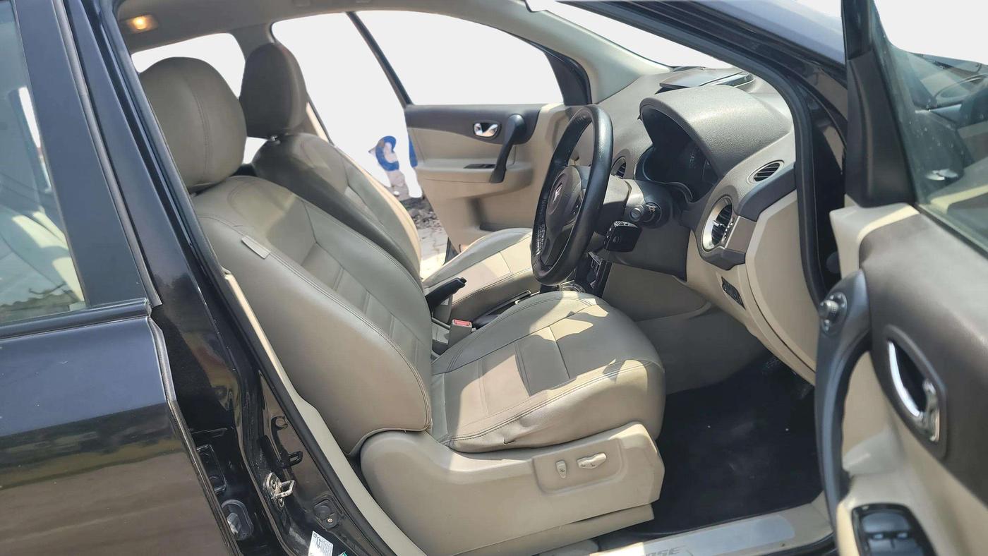2014 Renault Koleos 4x4 MT, Diesel, Manual, 63,351 km, Right Side Front Door Cabin