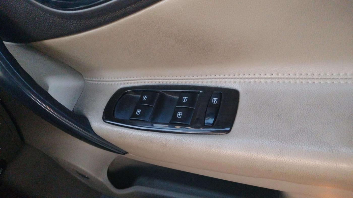 2014 Renault Koleos 4x4 MT, Diesel, Manual, 63,351 km, Driver Side Door Panels Control