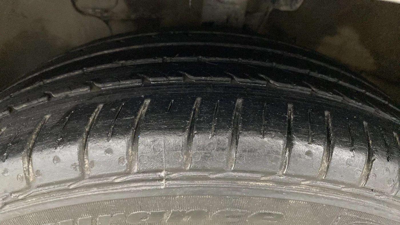 2018 Hyundai Verna 1.6 VTVT SX, Petrol, Manual, 80,223 km, Left Front Tyre Tread