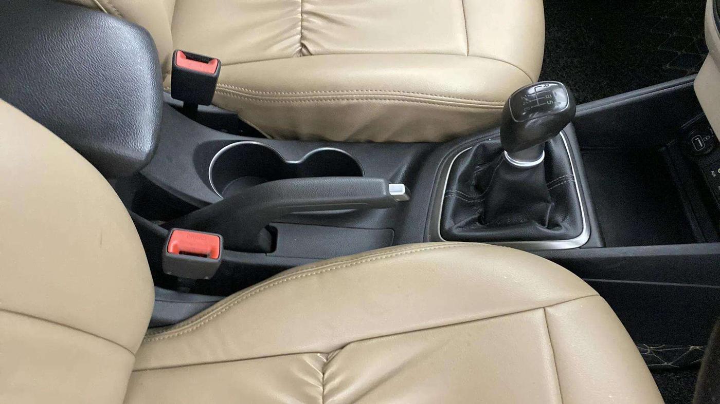 2018 Hyundai Verna 1.6 VTVT SX, Petrol, Manual, 80,223 km, Gear Lever