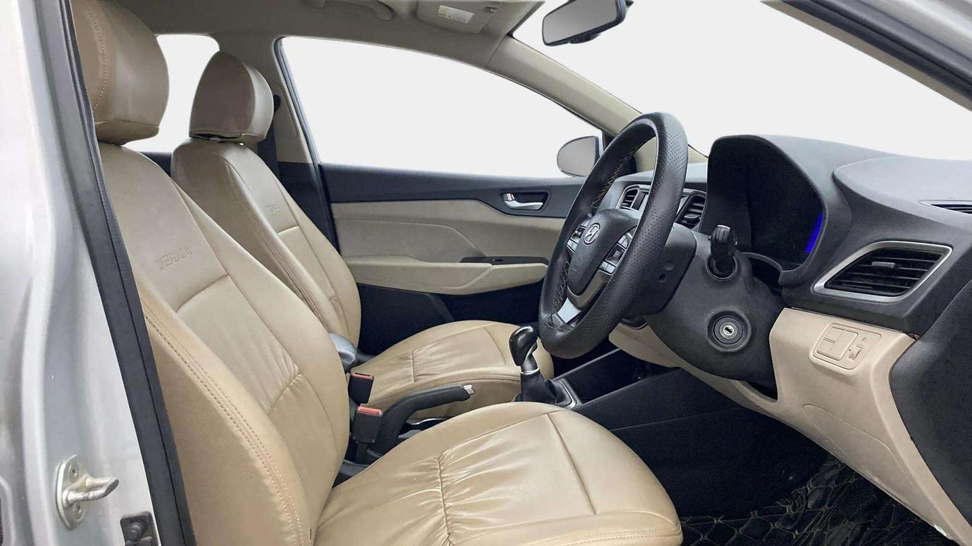 2018 Hyundai Verna 1.6 VTVT SX, Petrol, Manual, 80,223 km, Right Side Front Door Cabin