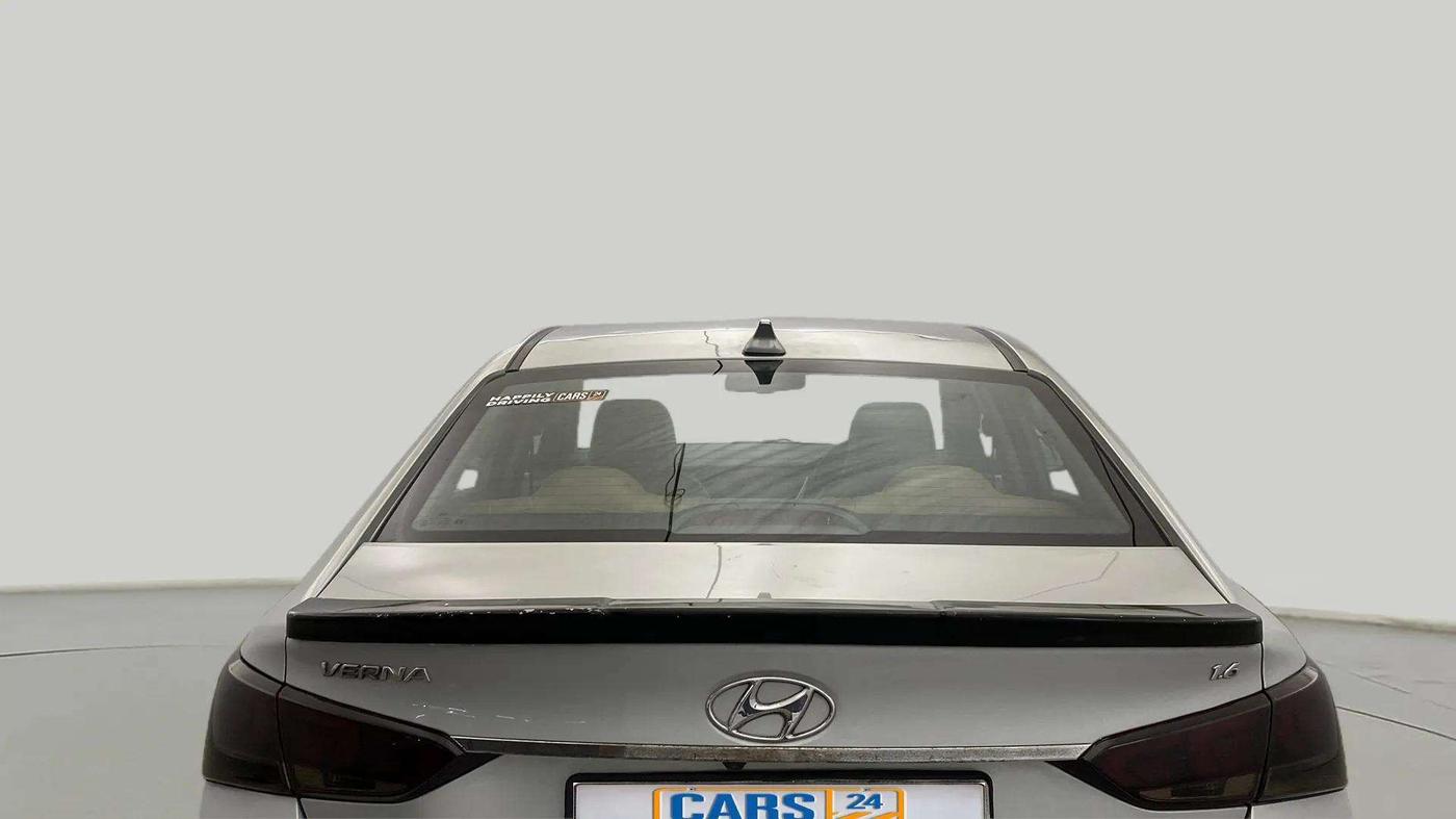 2018 Hyundai Verna 1.6 VTVT SX, Petrol, Manual, 80,223 km, Rear Windshield