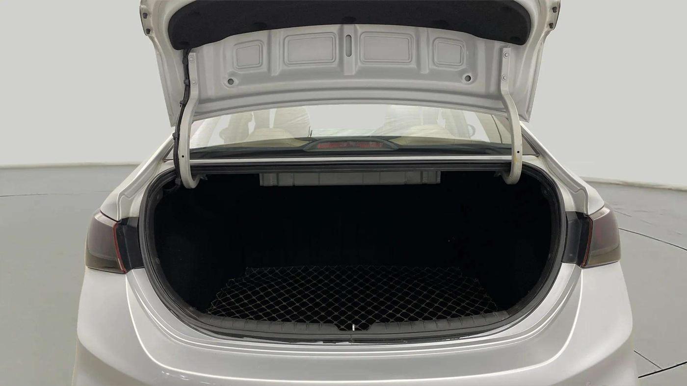 2018 Hyundai Verna 1.6 VTVT SX, Petrol, Manual, 80,223 km, Boot Inside