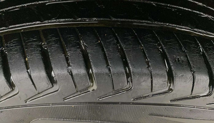 2020 Maruti New Wagon-R LXI CNG (O) 1.0, CNG, Manual, 43,199 km, Left Front Tyre Tread