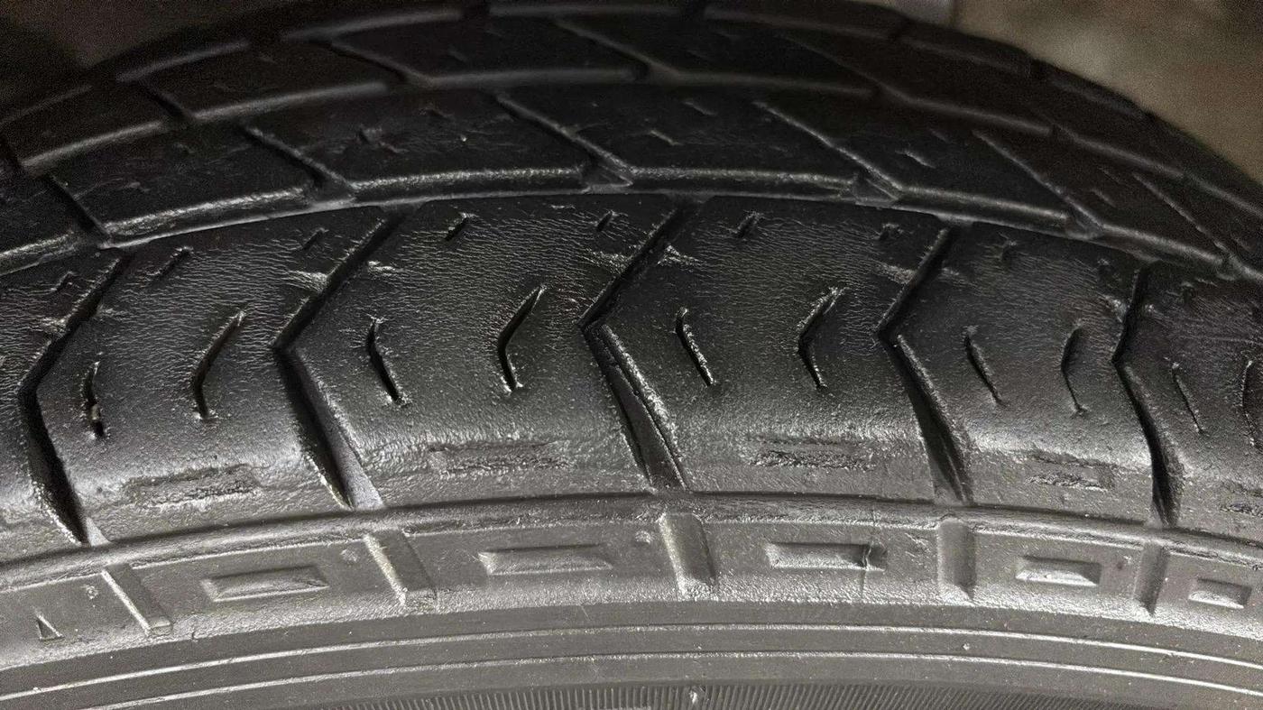 2022 Maruti Eeco 5 STR AC CNG (O), CNG, Manual, 33,523 km, Right Front Tyre Tread