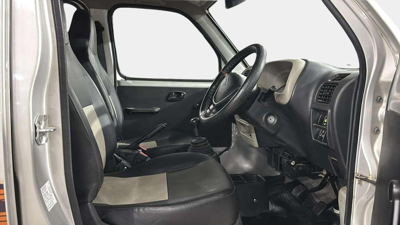 2022 Maruti Eeco 5 STR AC CNG (O), CNG, Manual, 33,523 km, Right Side Front Door Cabin