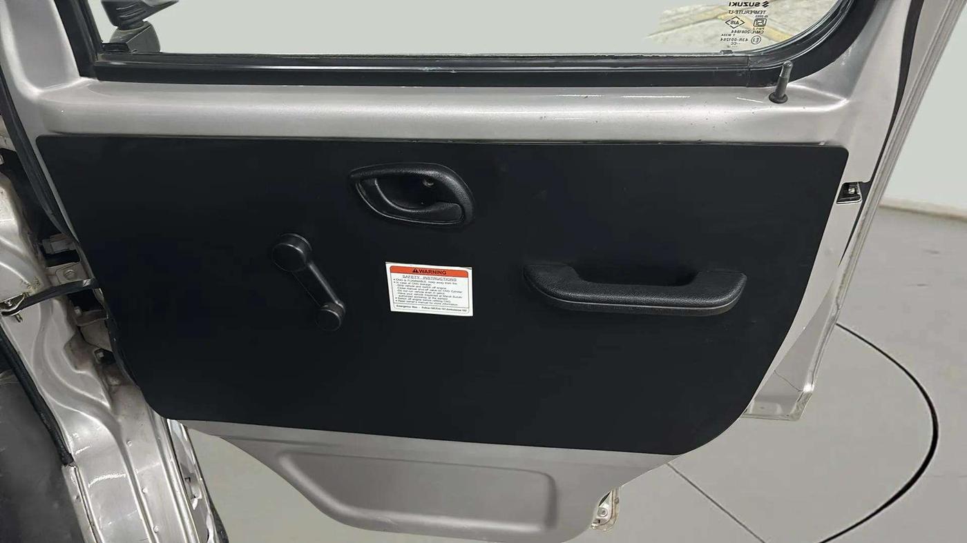 2022 Maruti Eeco 5 STR AC CNG (O), CNG, Manual, 33,523 km, Driver Side Door Panels Control