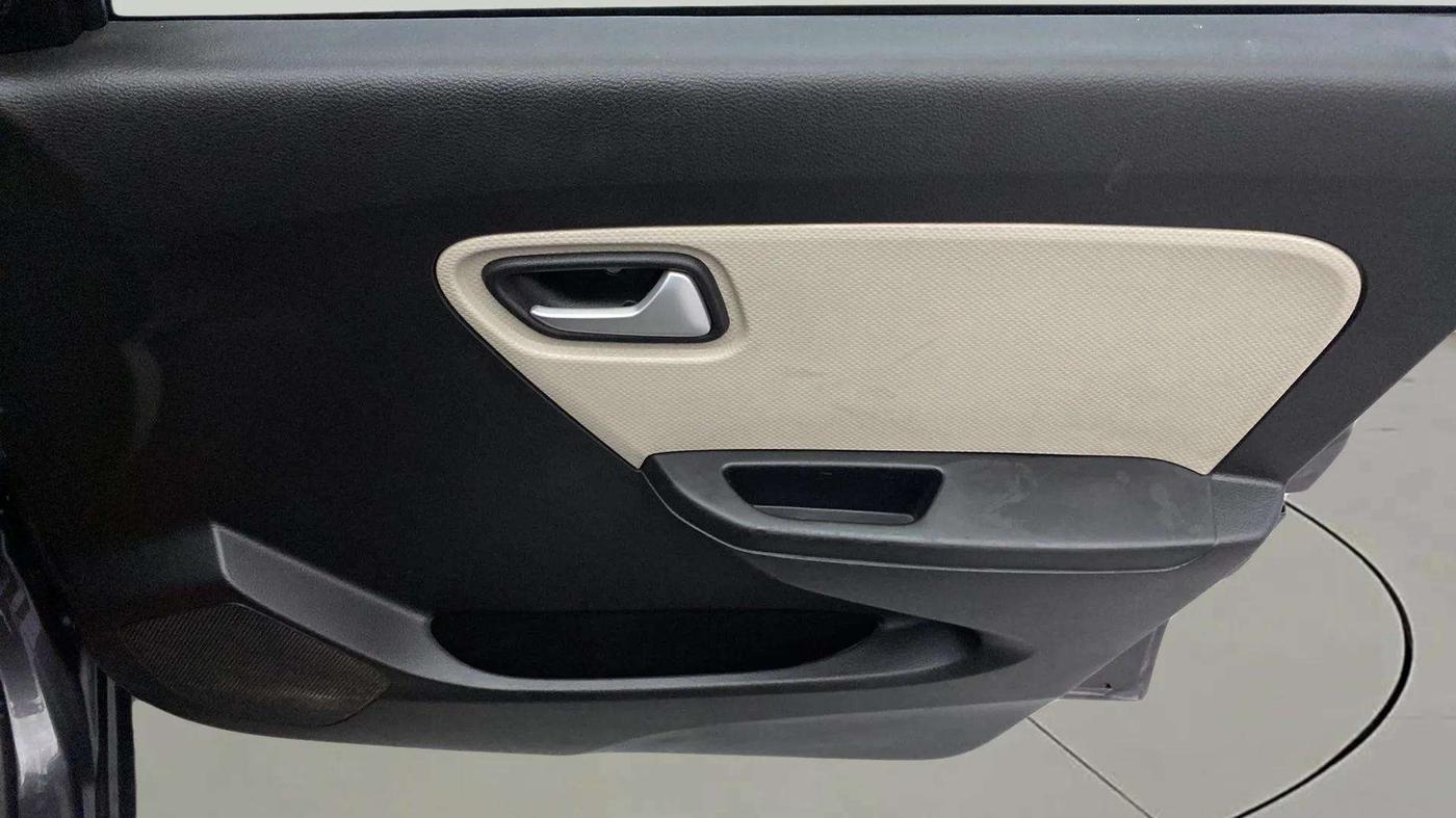 2020 Maruti Alto VXI, Petrol, Manual, 34,210 km, Driver Side Door Panels Control
