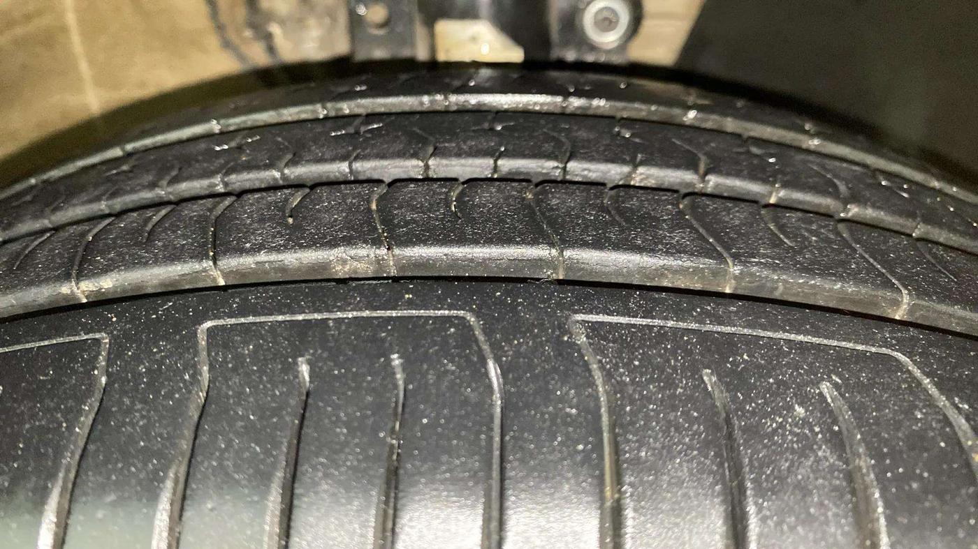 2015 Volkswagen Polo HIGHLINE1.2L, Petrol, Manual, 54,859 km, Right Front Tyre Tread