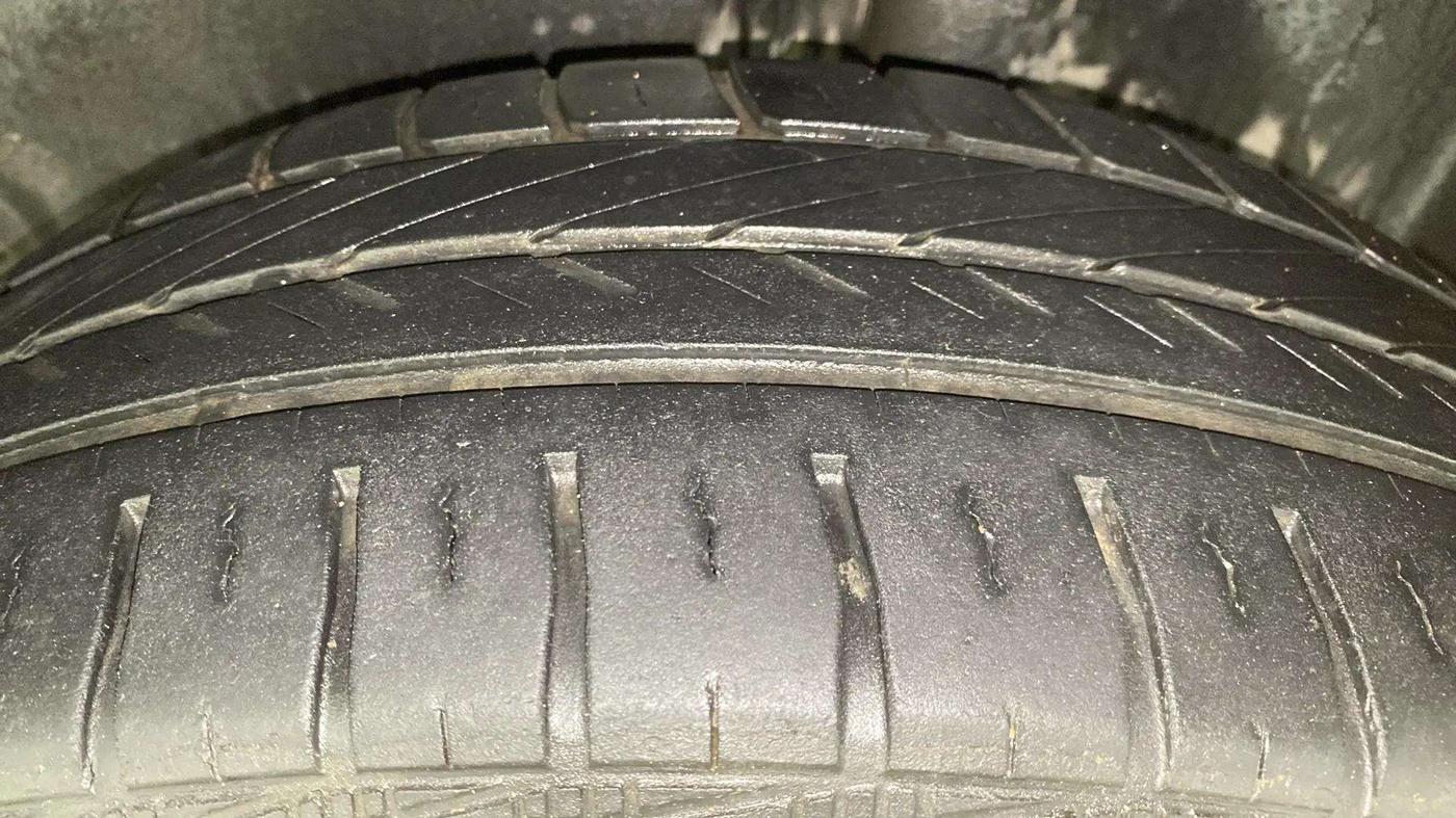 2015 Volkswagen Polo HIGHLINE1.2L, Petrol, Manual, 54,859 km, Left Rear Tyre Tread