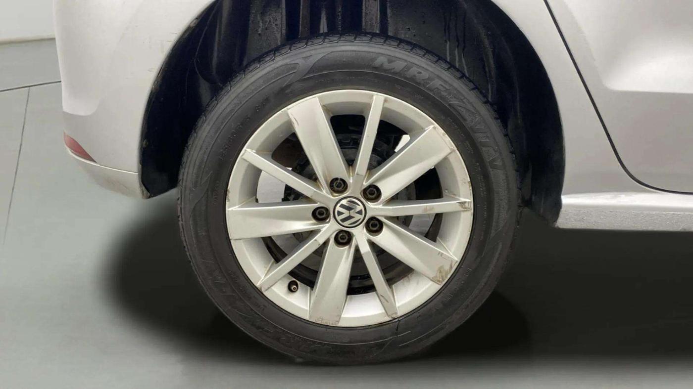 2015 Volkswagen Polo HIGHLINE1.2L, Petrol, Manual, 54,859 km, Right Rear Wheel