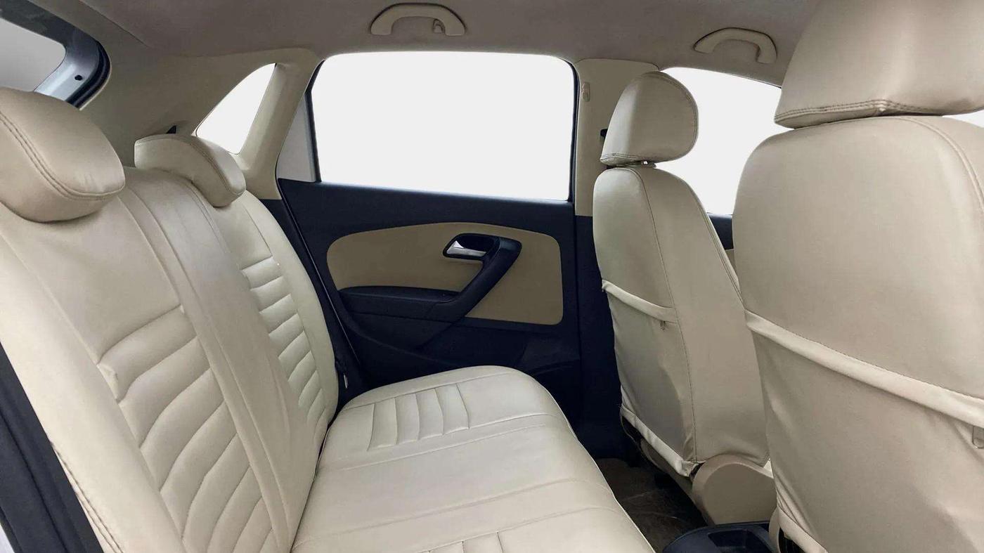2015 Volkswagen Polo HIGHLINE1.2L, Petrol, Manual, 54,859 km, Right Side Rear Door Cabin