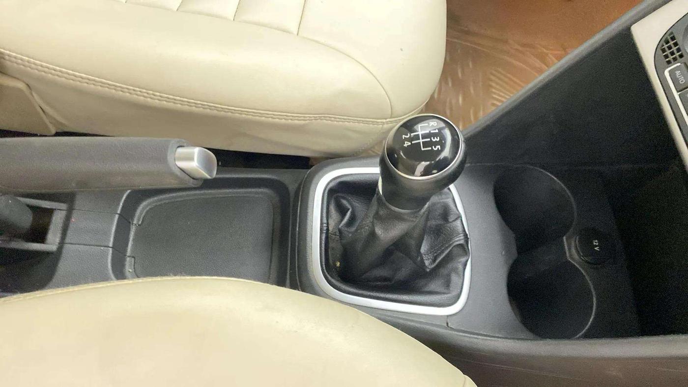 2015 Volkswagen Polo HIGHLINE1.2L, Petrol, Manual, 54,859 km, Gear Lever