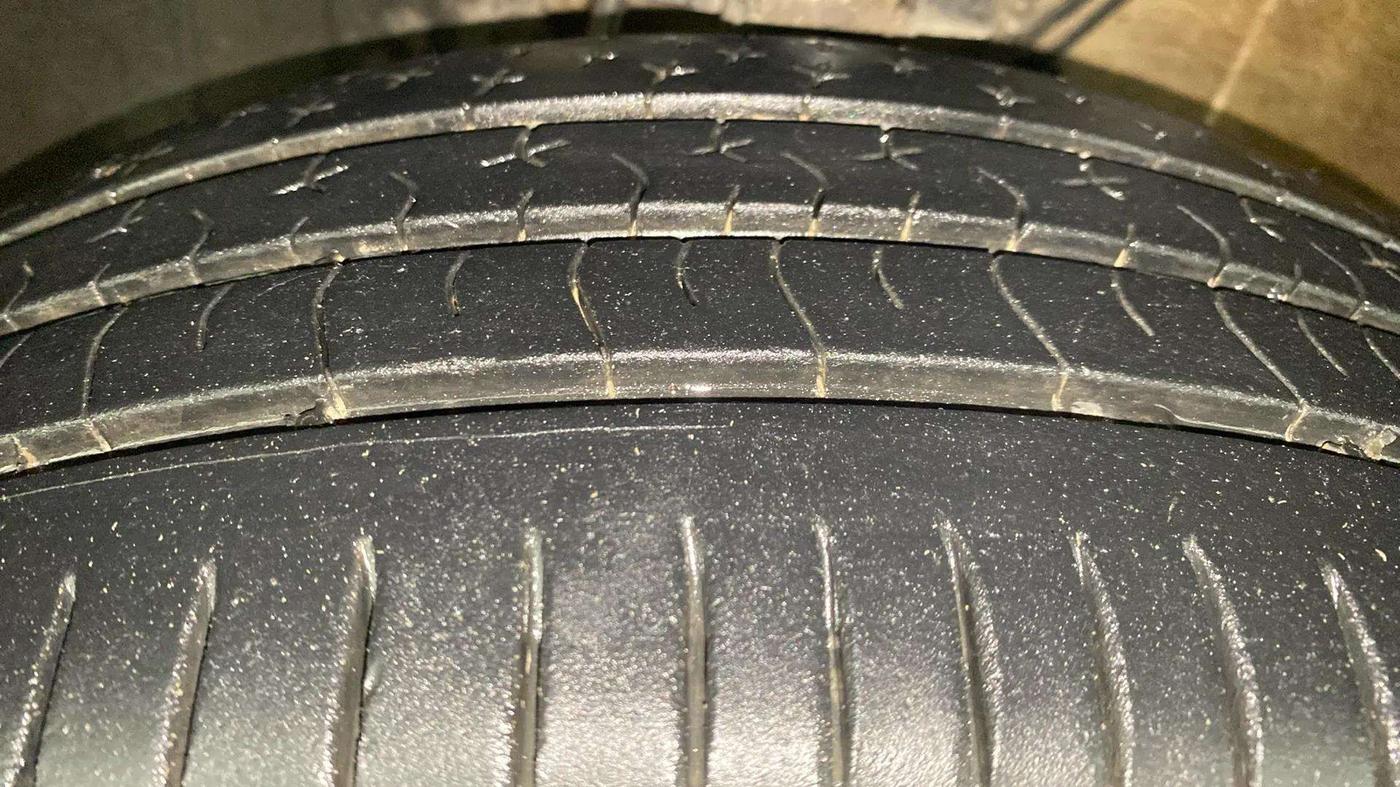 2015 Volkswagen Polo HIGHLINE1.2L, Petrol, Manual, 54,859 km, Left Front Tyre Tread