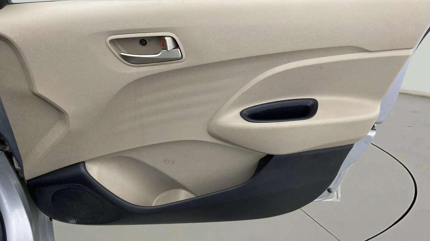 2018 Hyundai NEW SANTRO MAGNA CNG, CNG, Manual, 70,182 km, Driver Side Door Panels Control
