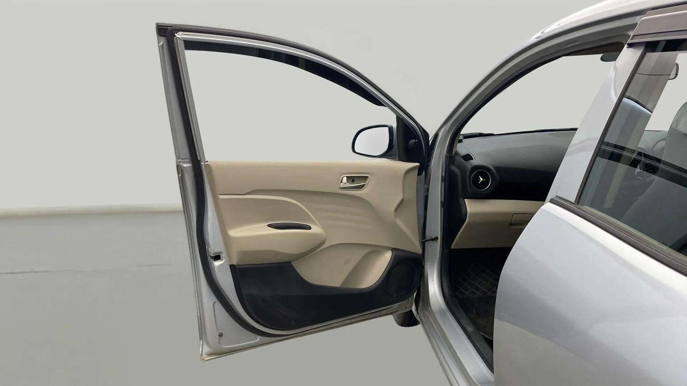 2018 Hyundai NEW SANTRO MAGNA CNG, CNG, Manual, 70,182 km, LHS Front Door