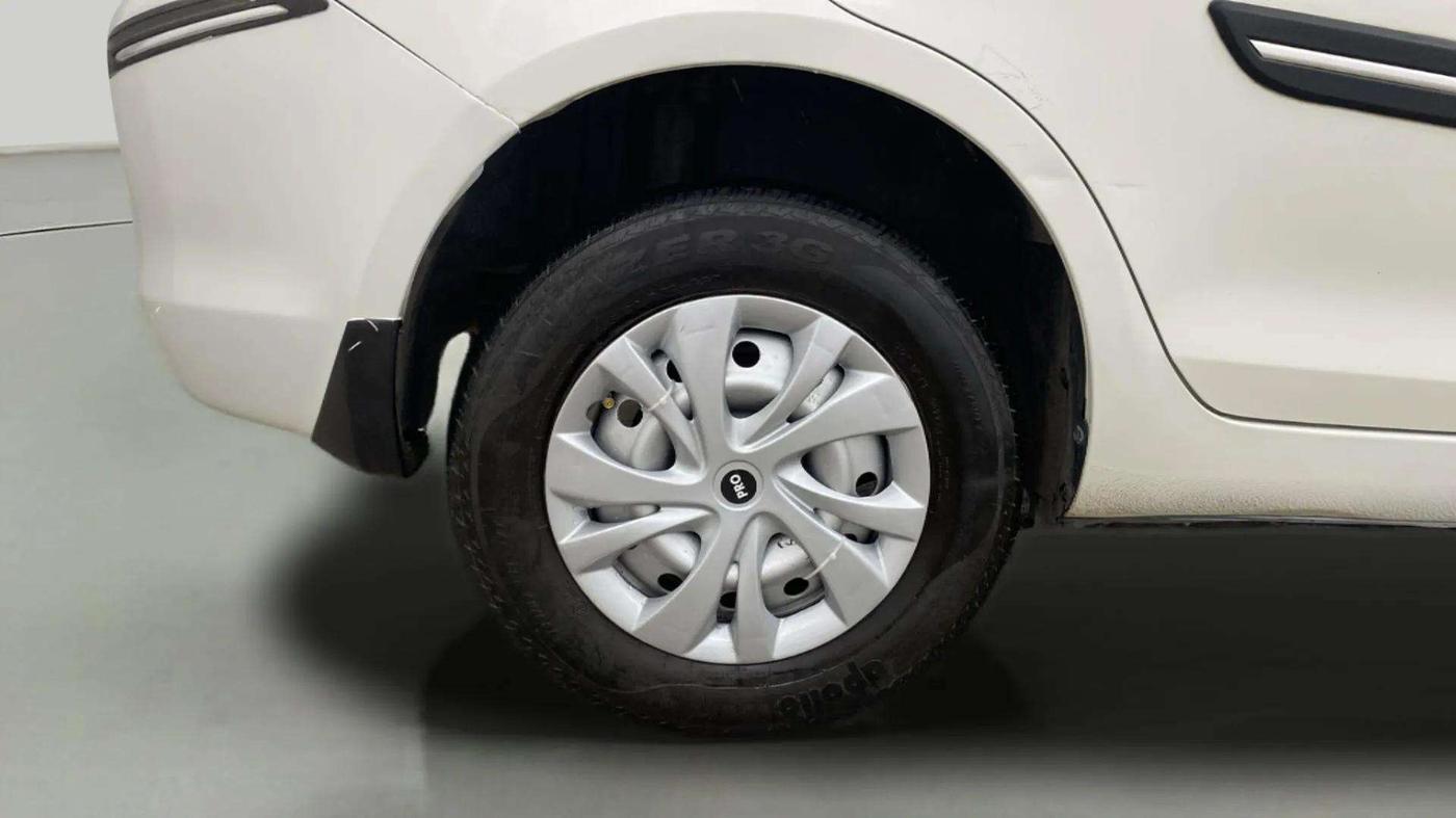 2022 Maruti Swift Dzire TOUR S-CNG (O), CNG, Manual, 31,394 km, Right Rear Wheel
