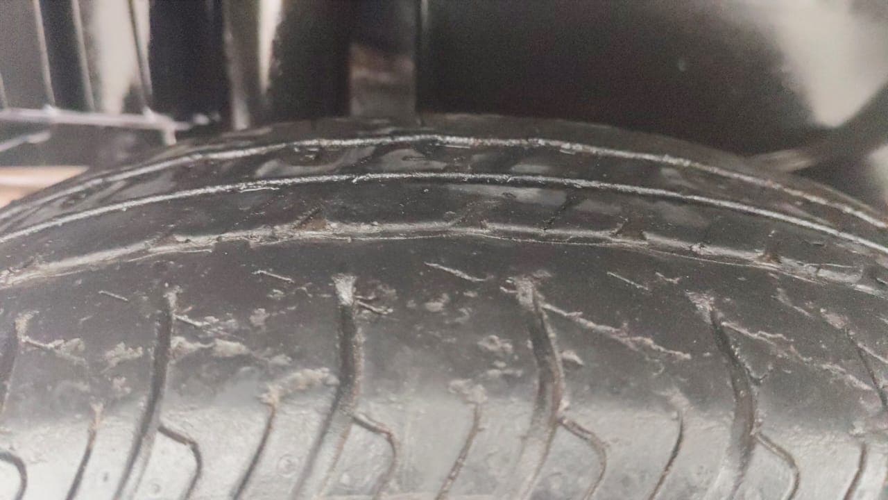 2022 Maruti Swift Dzire TOUR S-CNG (O), CNG, Manual, 31,394 km, Right Rear Tyre Tread