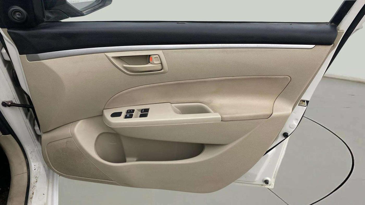 2022 Maruti Swift Dzire TOUR S-CNG (O), CNG, Manual, 31,394 km, Driver Side Door Panels Control