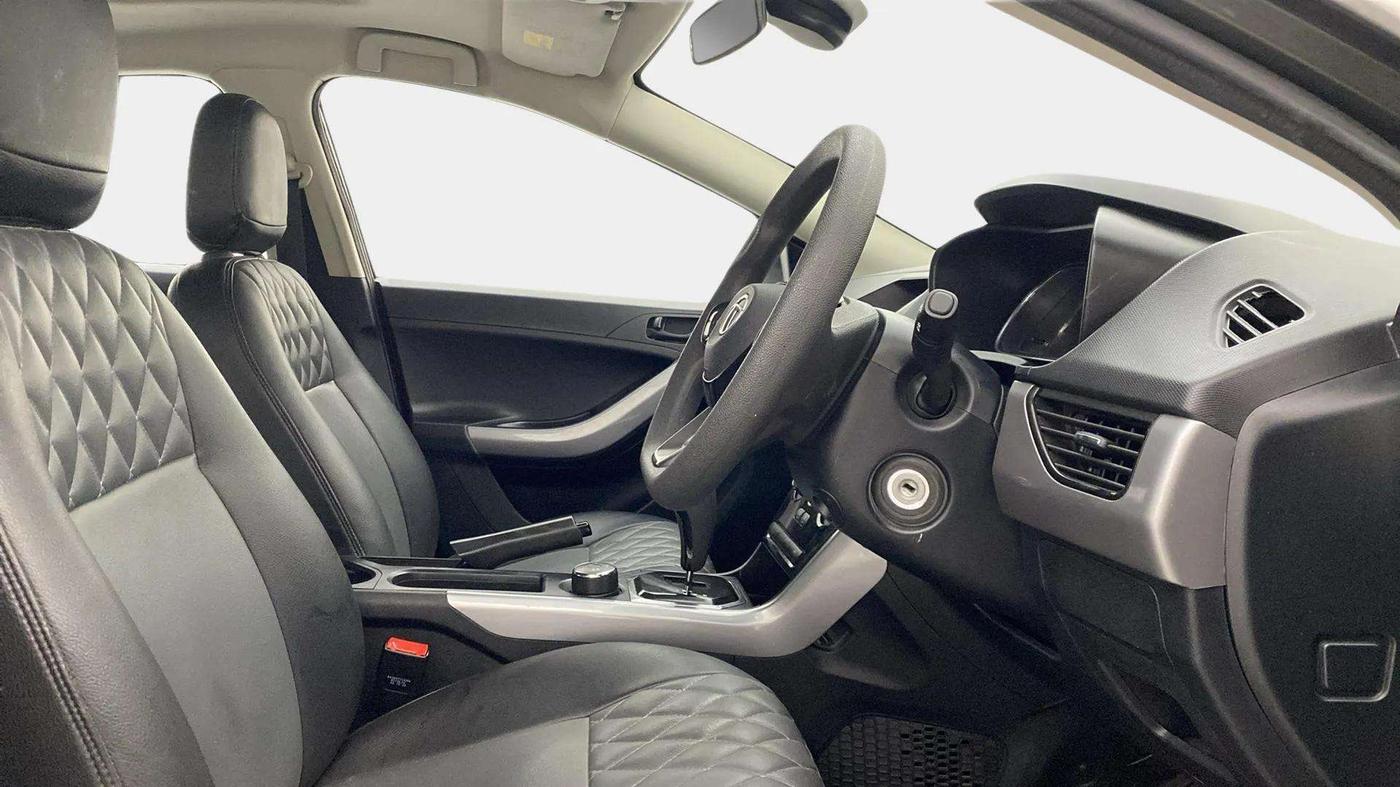 2020 Tata NEXON XMA SUNROOF PETROL, Petrol, Automatic, 15,562 km, Right Side Front Door Cabin