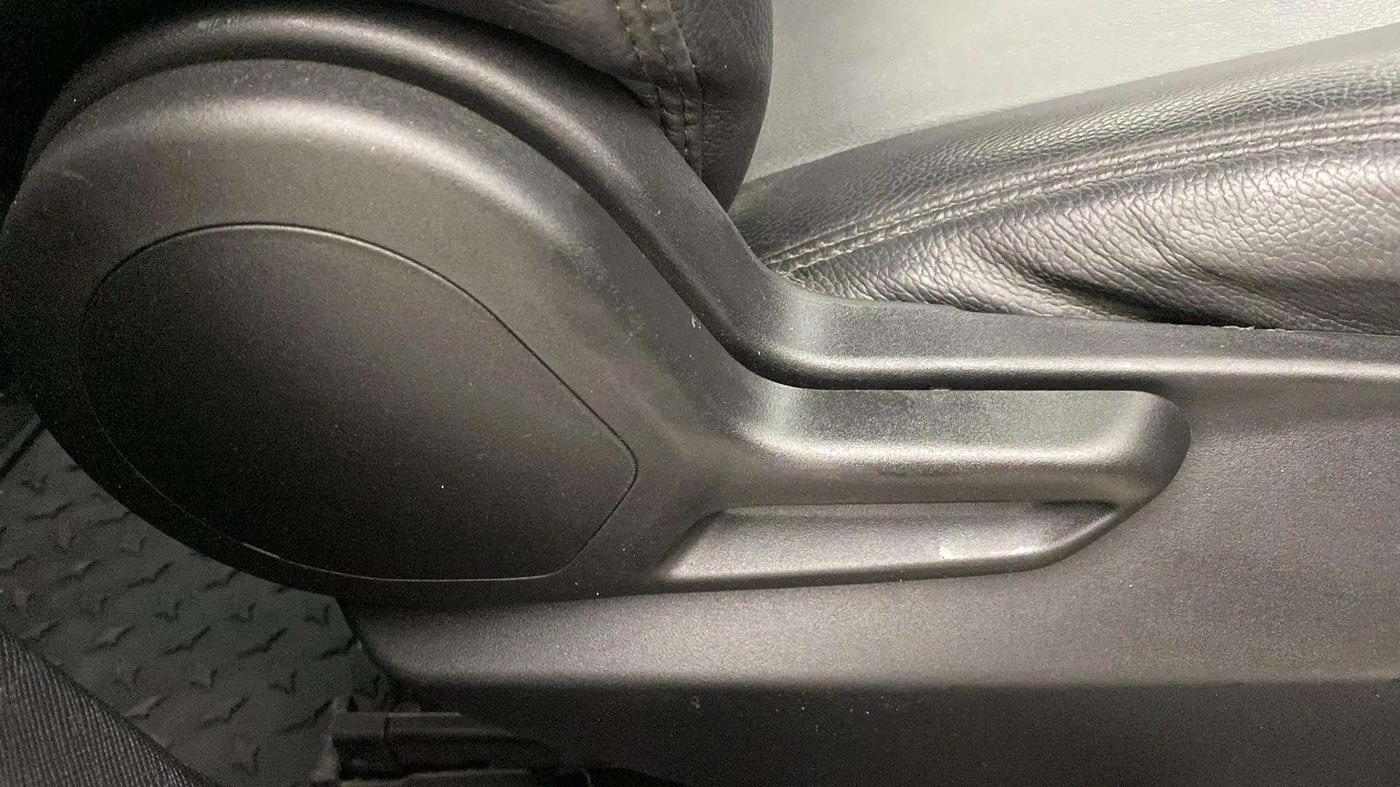 2020 Tata NEXON XMA SUNROOF PETROL, Petrol, Automatic, 15,562 km, Driver Side Adjustment Panel