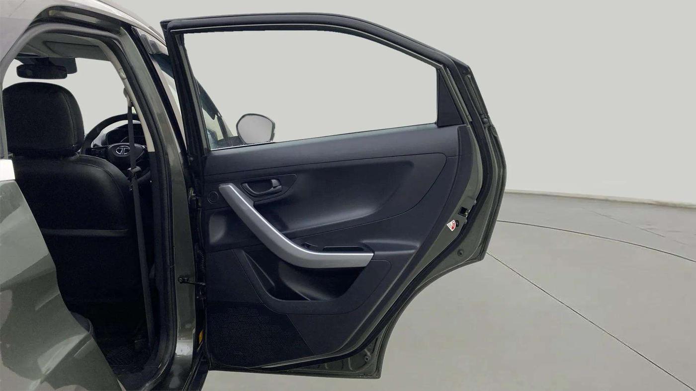 2020 Tata NEXON XMA SUNROOF PETROL, Petrol, Automatic, 15,562 km, RHS Rear Door