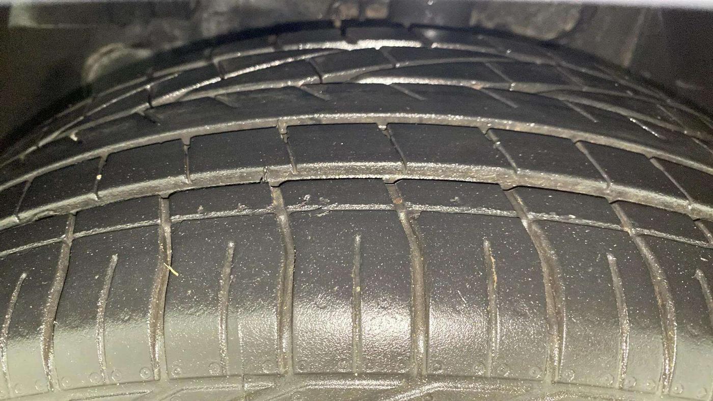 2020 Tata NEXON XMA SUNROOF PETROL, Petrol, Automatic, 15,562 km, Left Front Tyre Tread