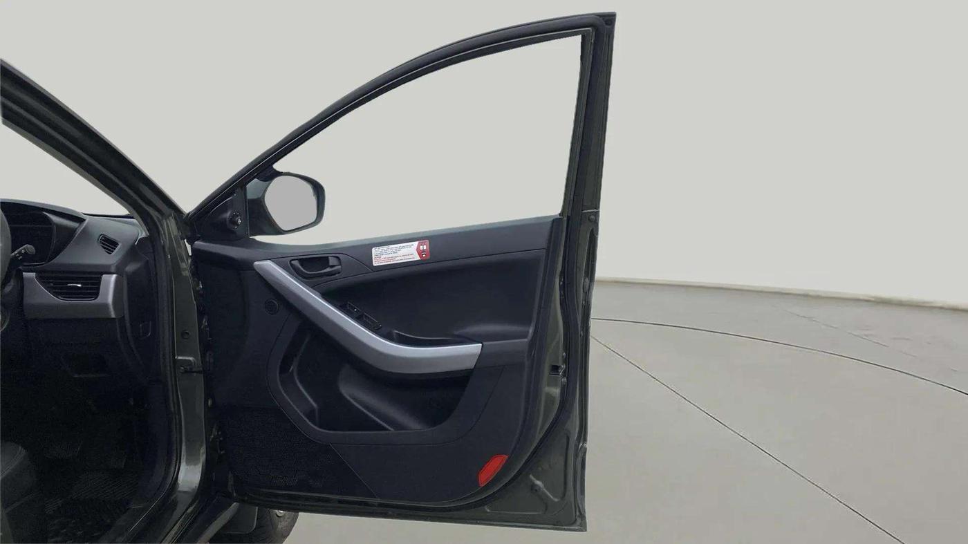 2020 Tata NEXON XMA SUNROOF PETROL, Petrol, Automatic, 15,562 km, RHS Front Door