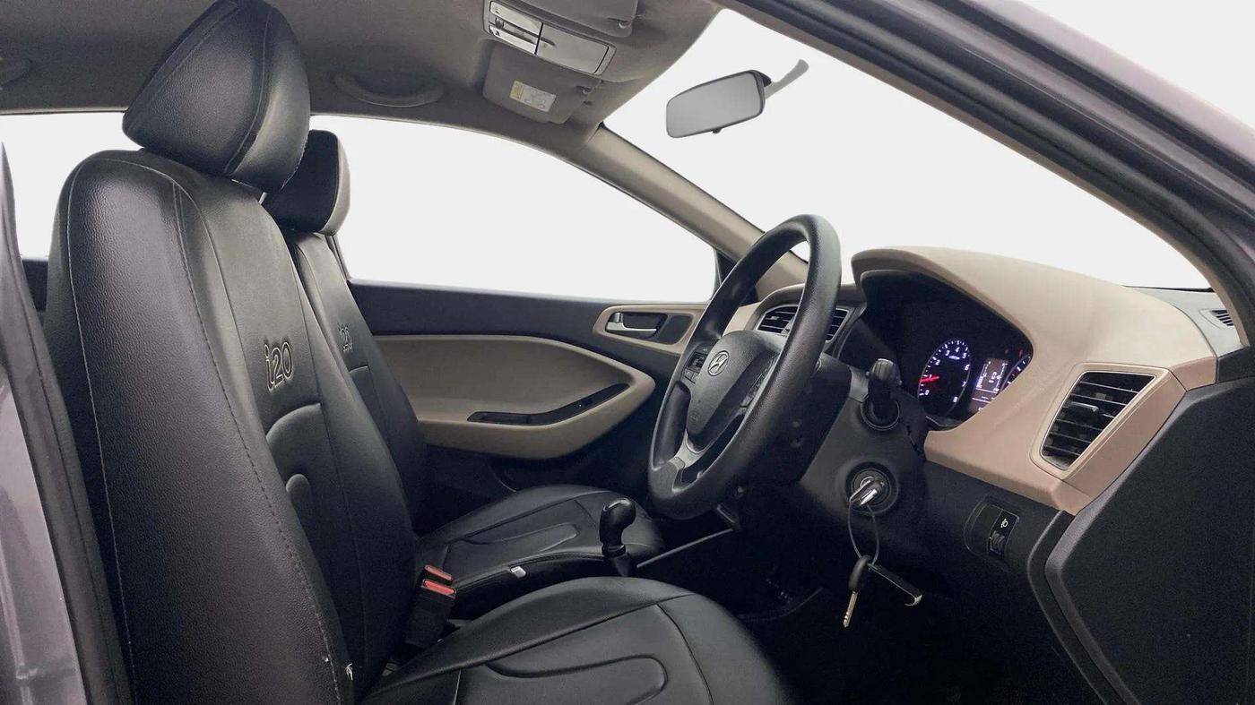 2019 Hyundai Elite i20 SPORTZ PLUS 1.2, Petrol, Manual, 57,844 km, Right Side Front Door Cabin