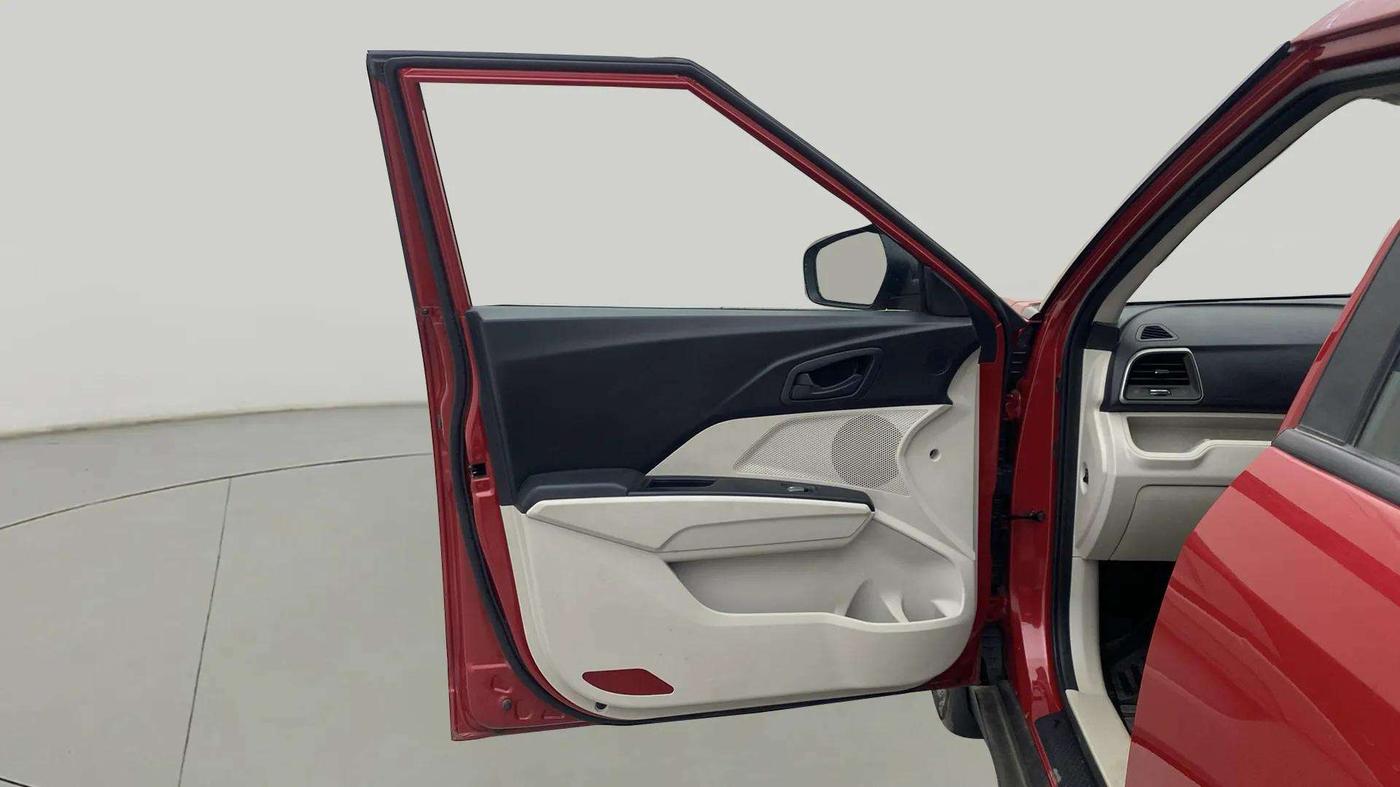 2019 Mahindra XUV300 W6 1.2 PETROL, Petrol, Manual, 22,056 km, LHS Front Door