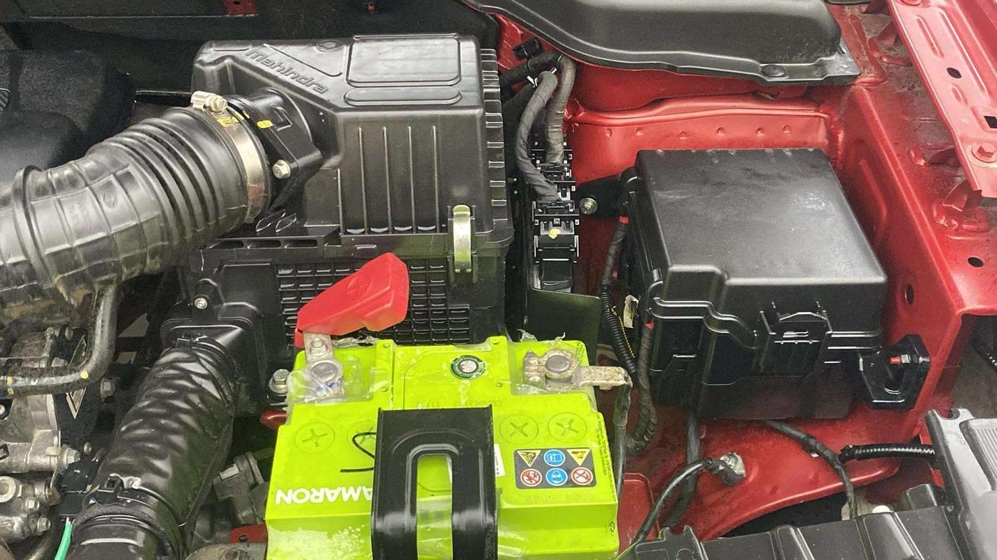 2019 Mahindra XUV300 W6 1.2 PETROL, Petrol, Manual, 22,056 km, Engine View - Left
