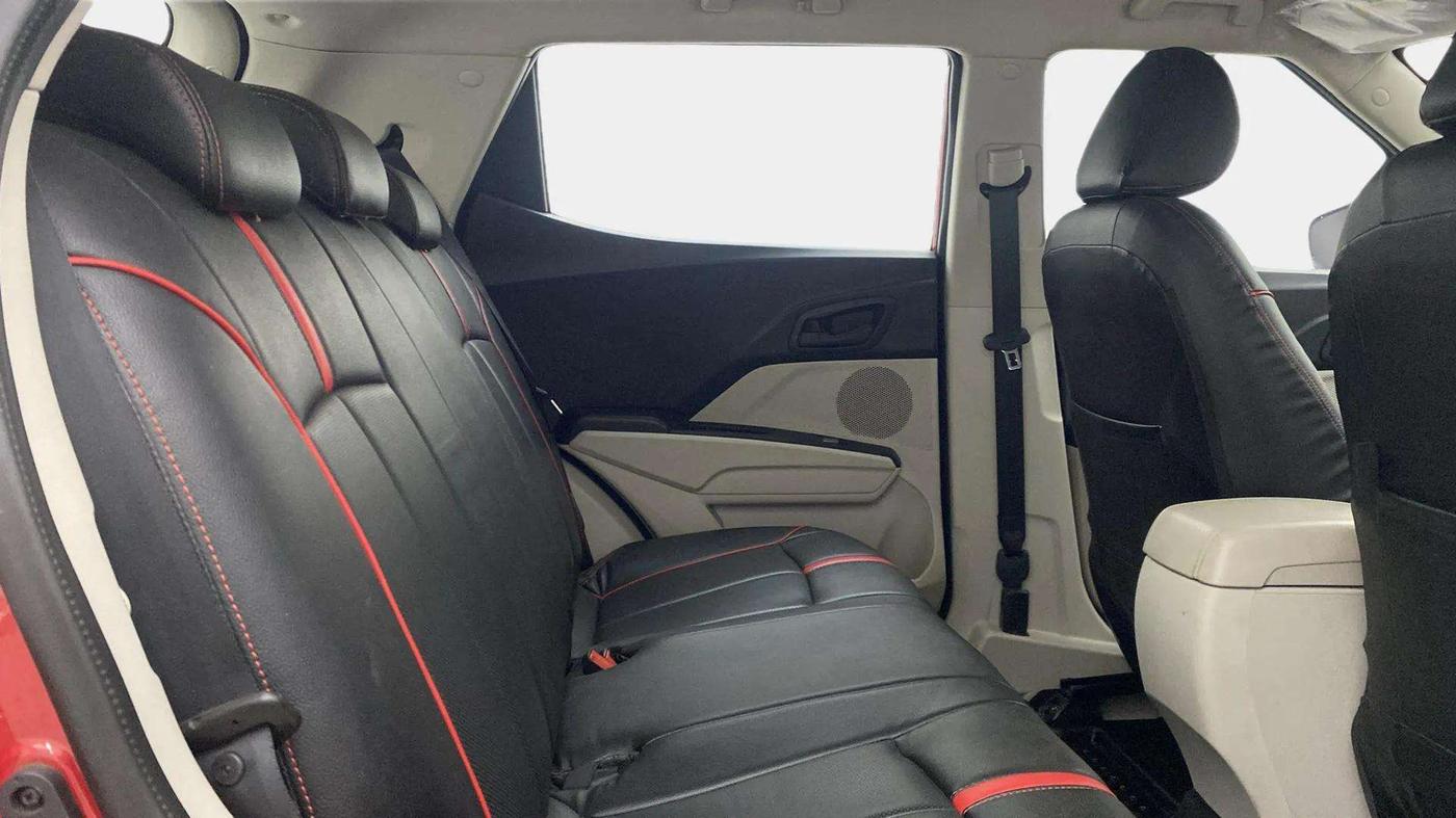 2019 Mahindra XUV300 W6 1.2 PETROL, Petrol, Manual, 22,056 km, Right Side Rear Door Cabin