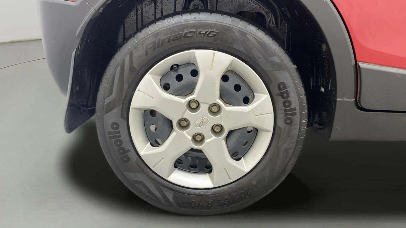 2019 Mahindra XUV300 W6 1.2 PETROL, Petrol, Manual, 22,056 km, Right Rear Wheel