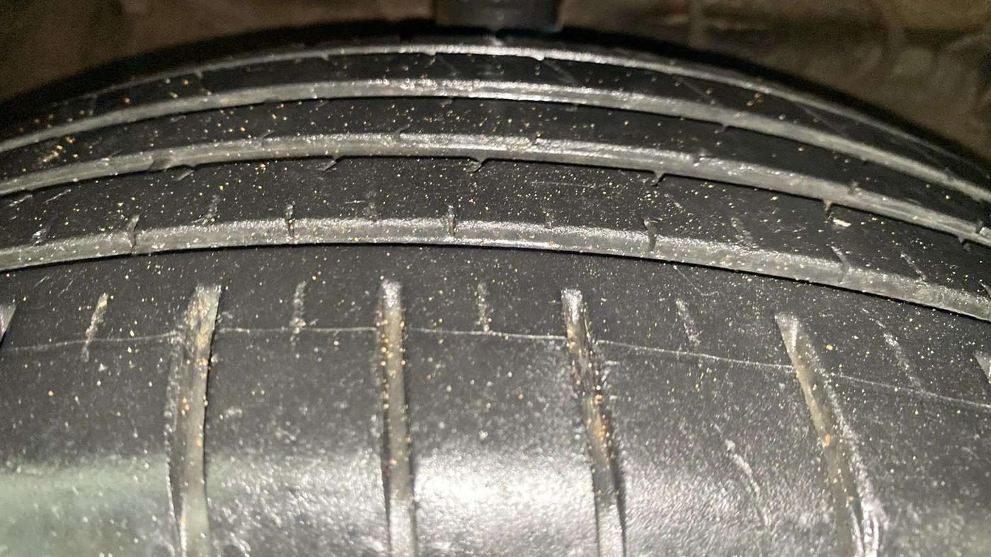 2019 Mahindra XUV300 W6 1.2 PETROL, Petrol, Manual, 22,056 km, Right Front Tyre Tread