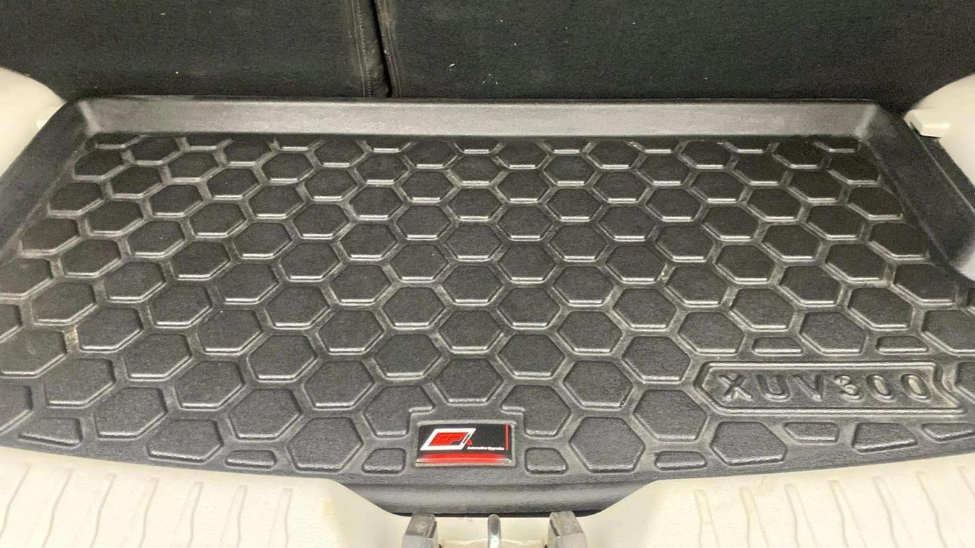 2019 Mahindra XUV300 W6 1.2 PETROL, Petrol, Manual, 22,056 km, Boot Open Zoomed View