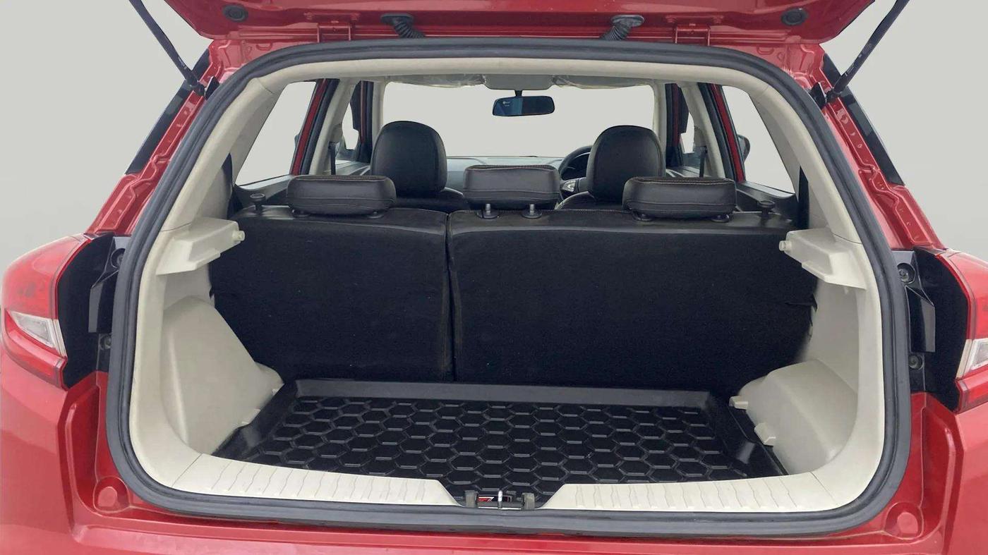 2019 Mahindra XUV300 W6 1.2 PETROL, Petrol, Manual, 22,056 km, Boot Inside
