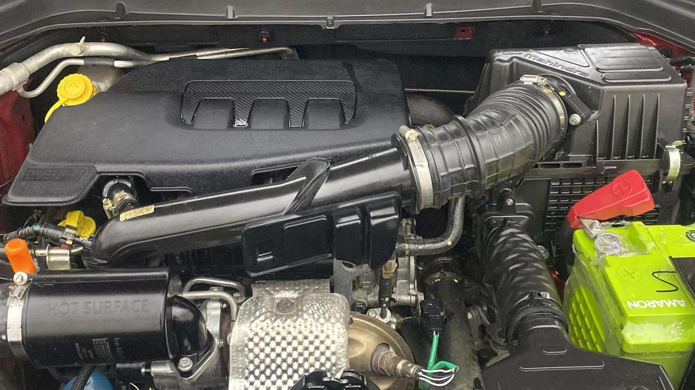 2019 Mahindra XUV300 W6 1.2 PETROL, Petrol, Manual, 22,056 km, Engine View