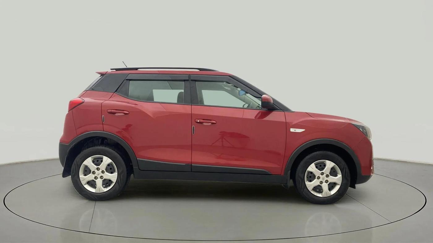 2019 Mahindra XUV300 W6 1.2 PETROL, Petrol, Manual, 22,056 km, Right Side View