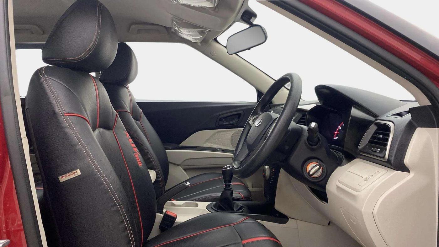 2019 Mahindra XUV300 W6 1.2 PETROL, Petrol, Manual, 22,056 km, Right Side Front Door Cabin