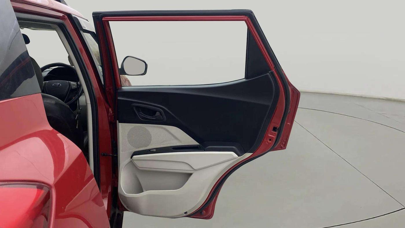 2019 Mahindra XUV300 W6 1.2 PETROL, Petrol, Manual, 22,056 km, RHS Rear Door