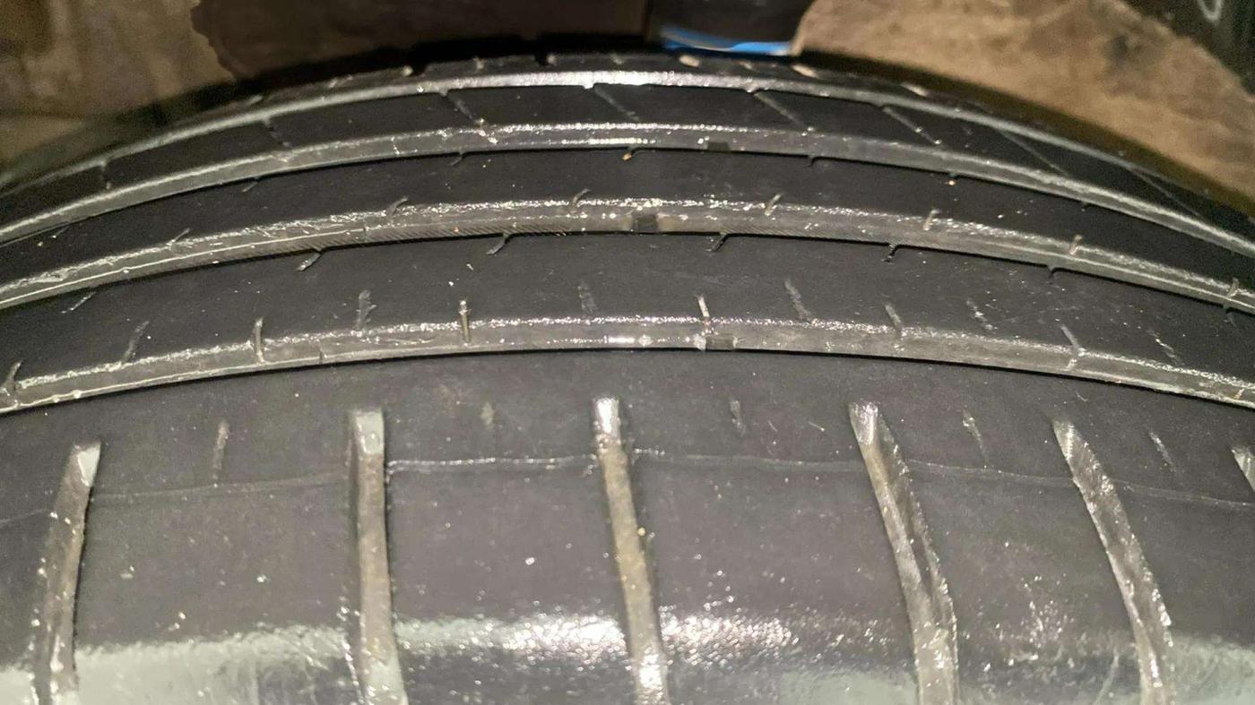 2019 Mahindra XUV300 W6 1.2 PETROL, Petrol, Manual, 22,056 km, Left Front Tyre Tread