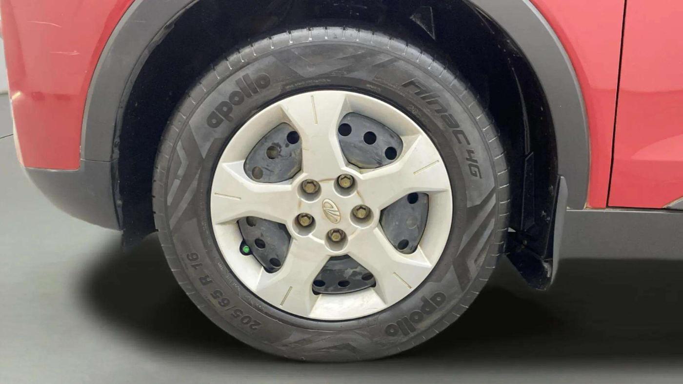2019 Mahindra XUV300 W6 1.2 PETROL, Petrol, Manual, 22,056 km, Left Front Wheel