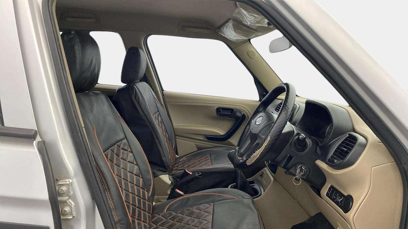 2021 Mahindra BOLERO NEO N 4, Diesel, Manual, 52,766 km, Right Side Front Door Cabin