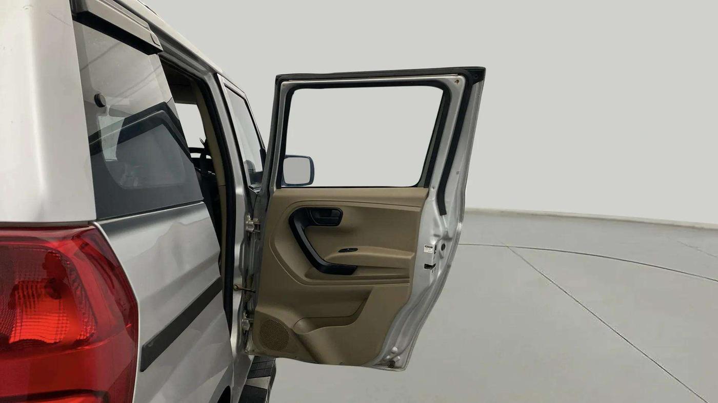 2021 Mahindra BOLERO NEO N 4, Diesel, Manual, 52,766 km, RHS Rear Door