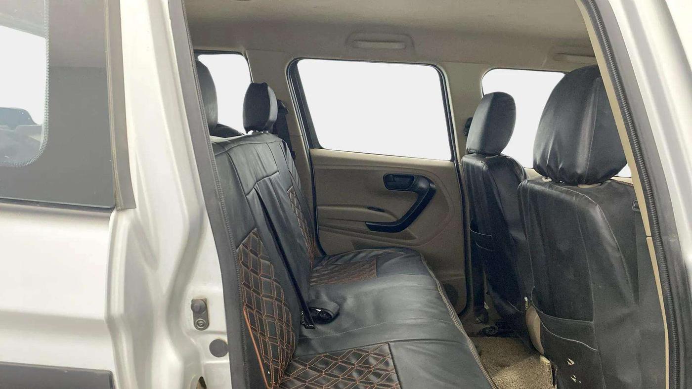 2021 Mahindra BOLERO NEO N 4, Diesel, Manual, 52,766 km, Right Side Rear Door Cabin
