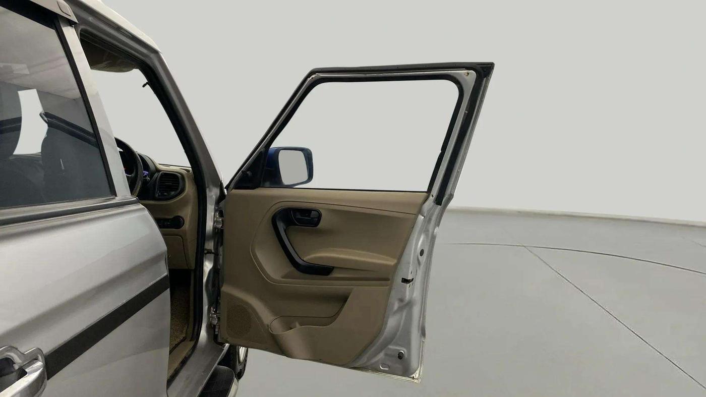 2021 Mahindra BOLERO NEO N 4, Diesel, Manual, 52,766 km, RHS Front Door