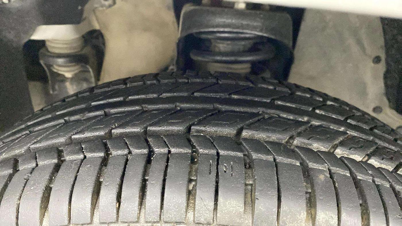 2021 Mahindra BOLERO NEO N 4, Diesel, Manual, 52,766 km, Left Front Tyre Tread