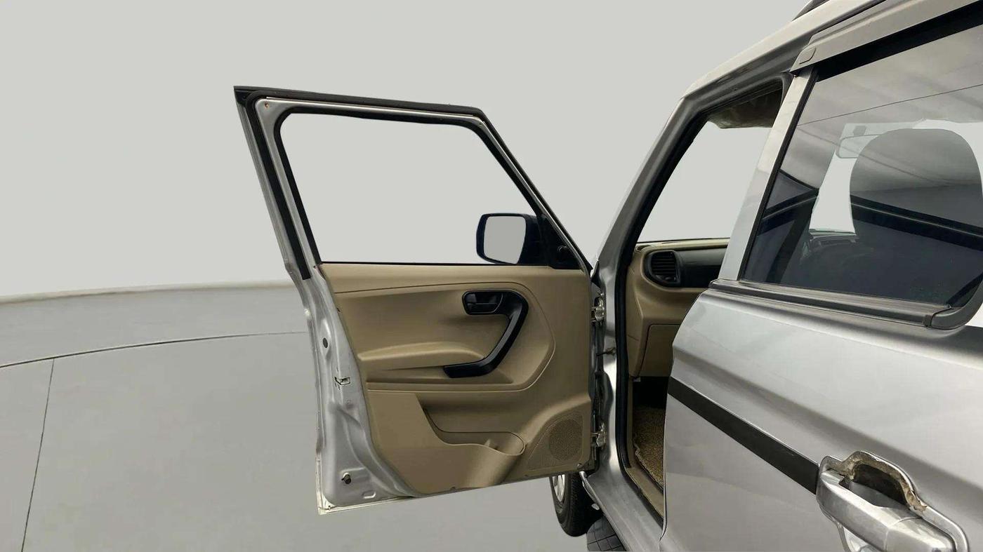 2021 Mahindra BOLERO NEO N 4, Diesel, Manual, 52,766 km, LHS Front Door