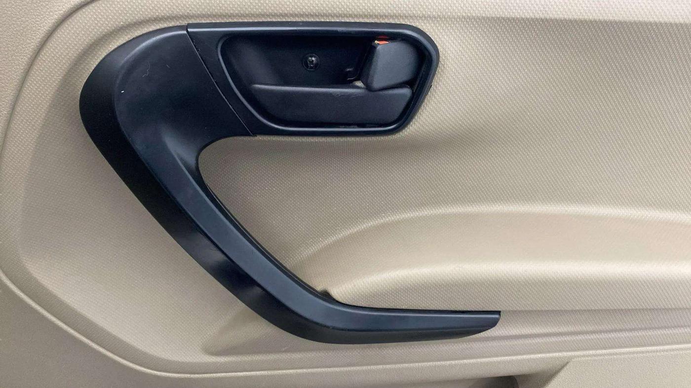 2021 Mahindra BOLERO NEO N 4, Diesel, Manual, 52,766 km, Driver Side Door Panels Control