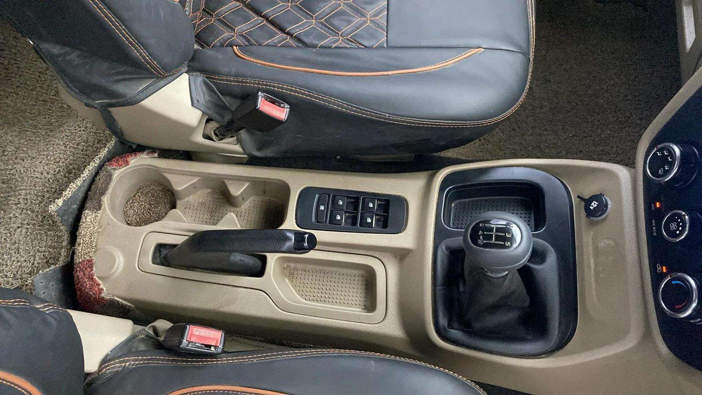 2021 Mahindra BOLERO NEO N 4, Diesel, Manual, 52,766 km, Gear Lever